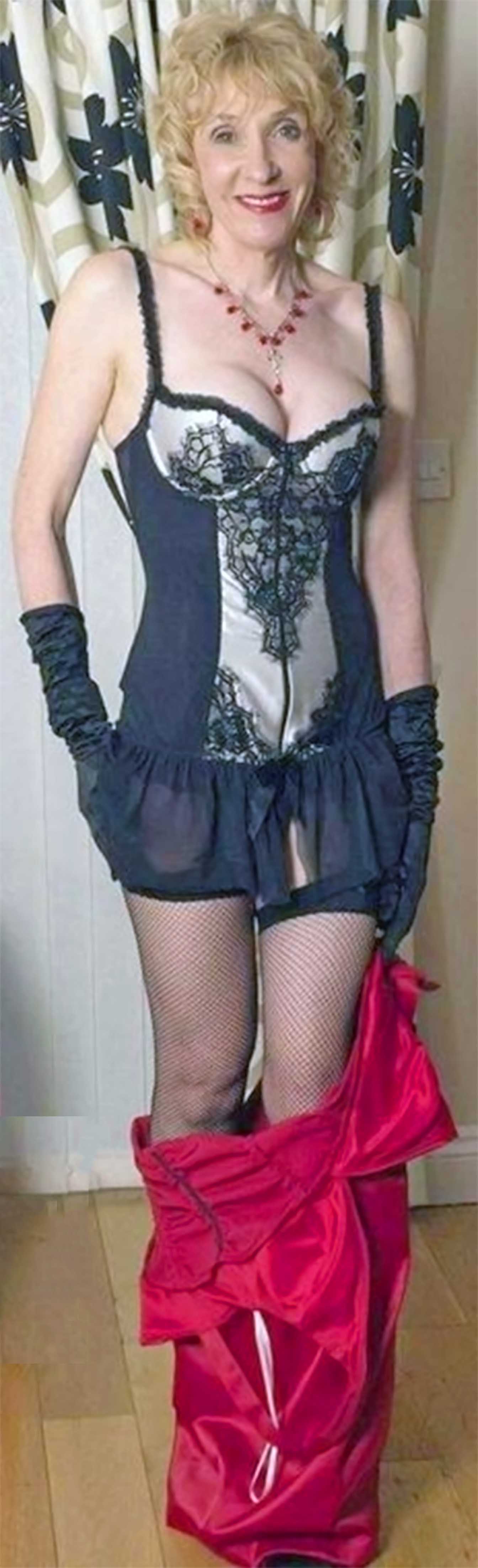 Mature female corset photos