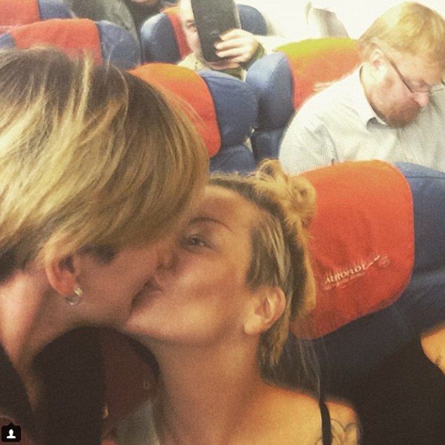 Rocker reccomend Goldie hawn lesbian kissing