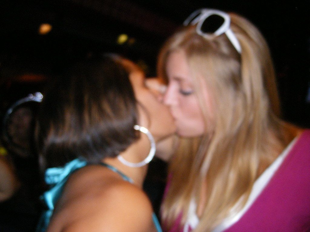 Wonka reccomend Drunk kissing lesbian