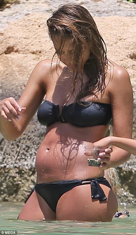Jessica alba bikini baby