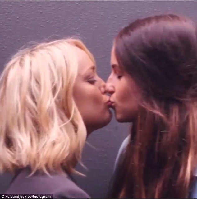 The E. Q. reccomend Goldie hawn lesbian kissing