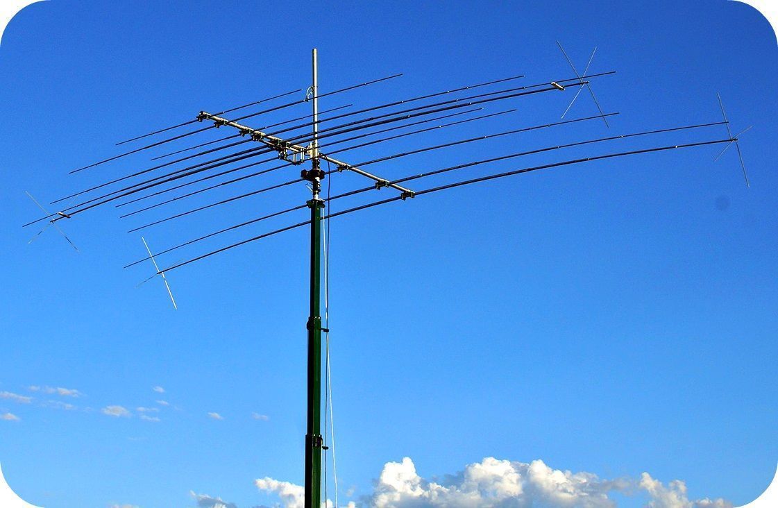 The E. Q. reccomend Tri-band amateur beam antennas