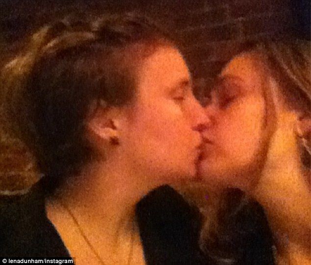 Lele reccomend Goldie hawn lesbian kissing