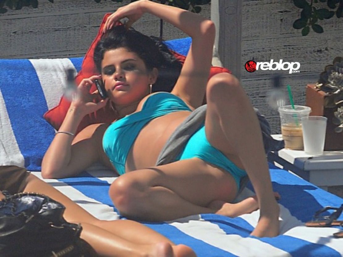 Selena gomez nude naked oops upskirt