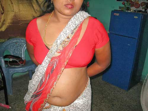 Cheese reccomend indian saree aunty