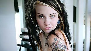 Tattooed goth girl fucked